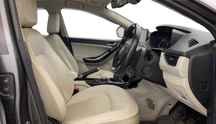 2022 Tata NEXON XZ PLUS (PREMIUM) PETROL, Petrol, Manual, 62,468 km, Right Side Front Door Cabin