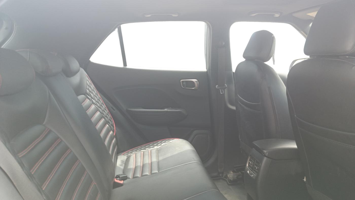 2024 Hyundai VENUE SX 1.2 KNIGHT EDITION, Petrol, Manual, 44,498 km, Right Side Rear Door Cabin