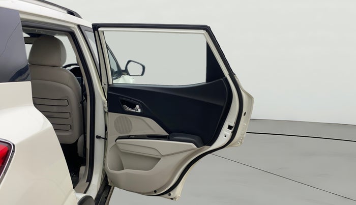 2023 Mahindra XUV300 W8 (O) 1.5 DIESEL AMT, Diesel, Automatic, 25,849 km, RHS Rear Door