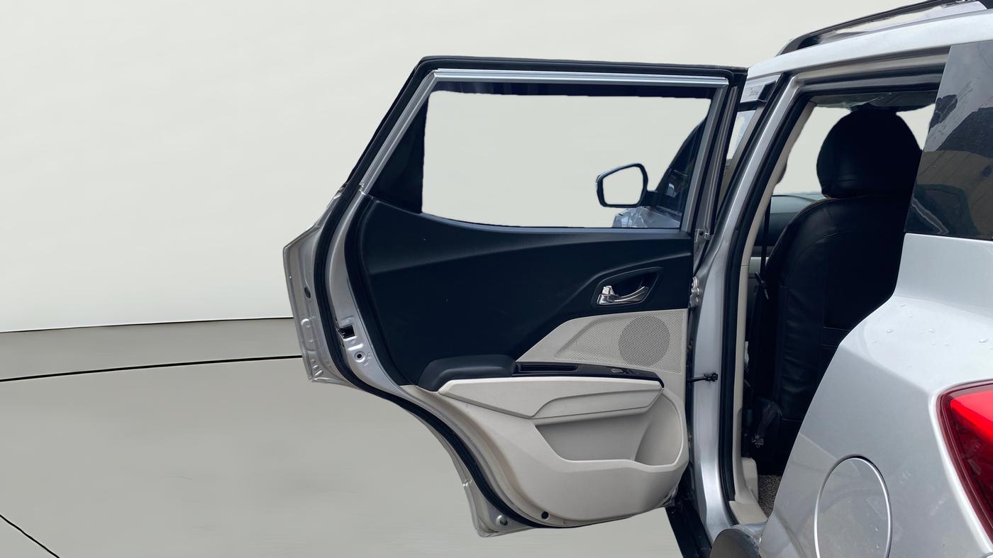 2022 Mahindra XUV300 W8 1.2 PETROL, Petrol, Manual, 15,635 km, LHS Rear Door
