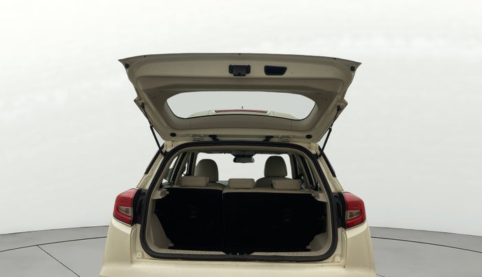 2021 Mahindra XUV300 W8 (O) 1.5 DIESEL AMT, Diesel, Automatic, 1,36,386 km, Boot Door Open