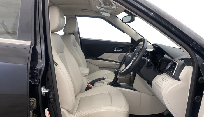 2022 Mahindra XUV300 W8 (O) 1.2 PETROL, Petrol, Manual, 33,154 km, Right Side Front Door Cabin