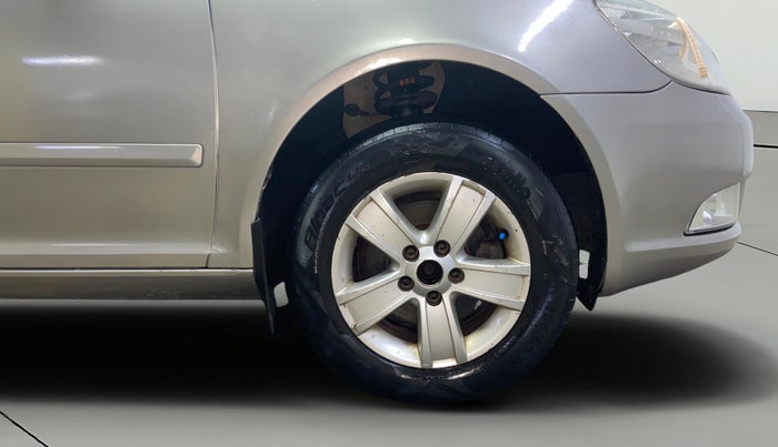 2013 Skoda Laura AMBIENTE 1.9 TDI MT, Diesel, Manual, 1,12,025 km, Right Front Wheel