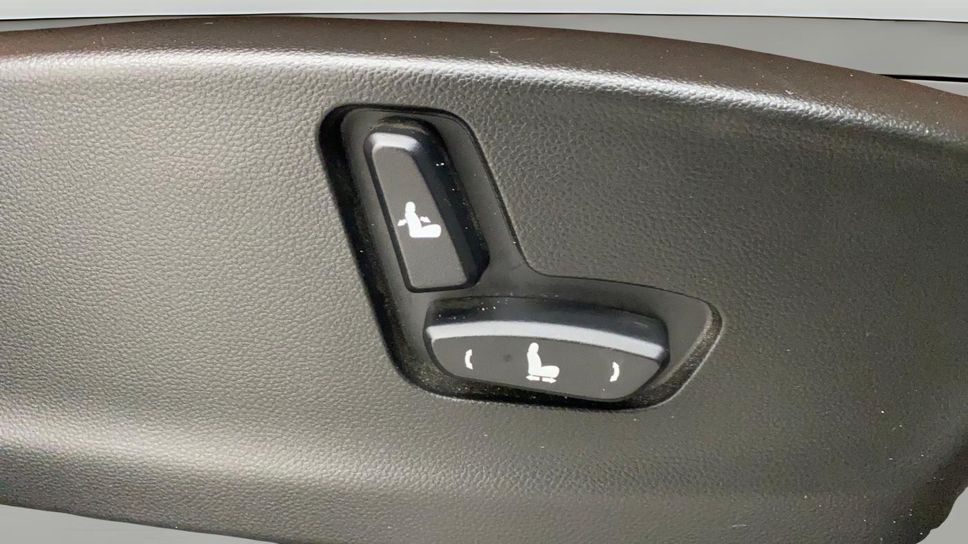 2021 MG HECTOR PLUS SHARP 2.0 DIESEL TURBO MT 6-STR, Diesel, Manual, 72,760 km, Driver Side Adjustment Panel