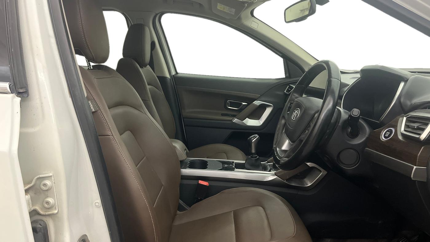 2023 Tata Harrier XZ PLUS 2.0L DUAL TONE, Diesel, Manual, 1,12,783 km, Right Side Front Door Cabin