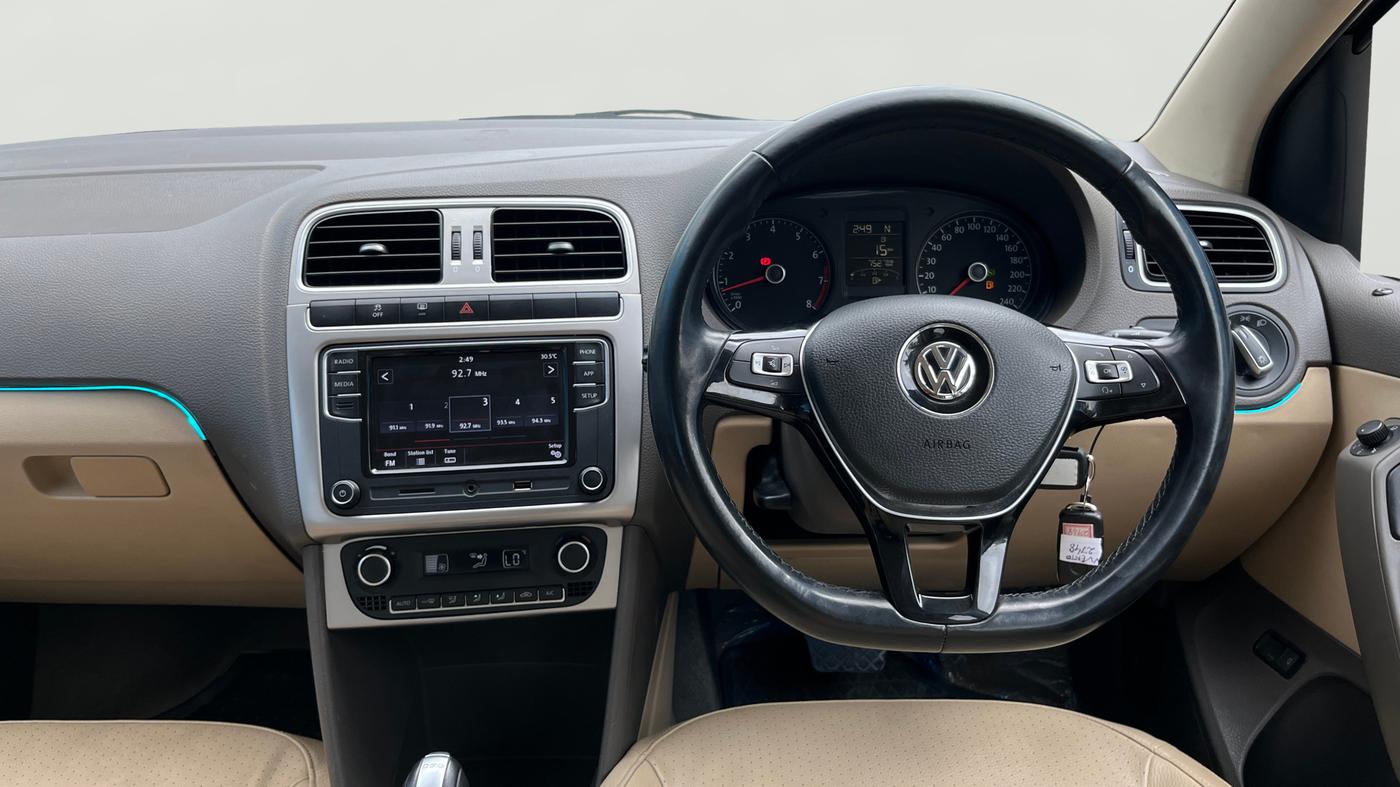 2016 Volkswagen Vento HIGHLINE PETROL AT, Petrol, Automatic, 25,550 km, Steering Wheel Close Up