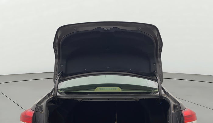 2018 Toyota YARIS VX CVT, Petrol, Automatic, 43,044 km, Boot Door Open