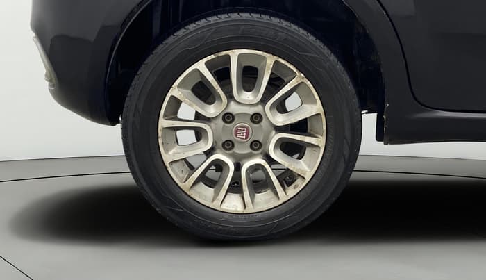 2015 Fiat Punto EVO EMOTION 1.3 MULTIJET, Diesel, Manual, 1,30,380 km, Right Rear Wheel