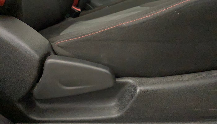 2020 Renault Kwid RXT 1.0 AMT (O), Petrol, Automatic, 54,112 km, Driver Side Adjustment Panel