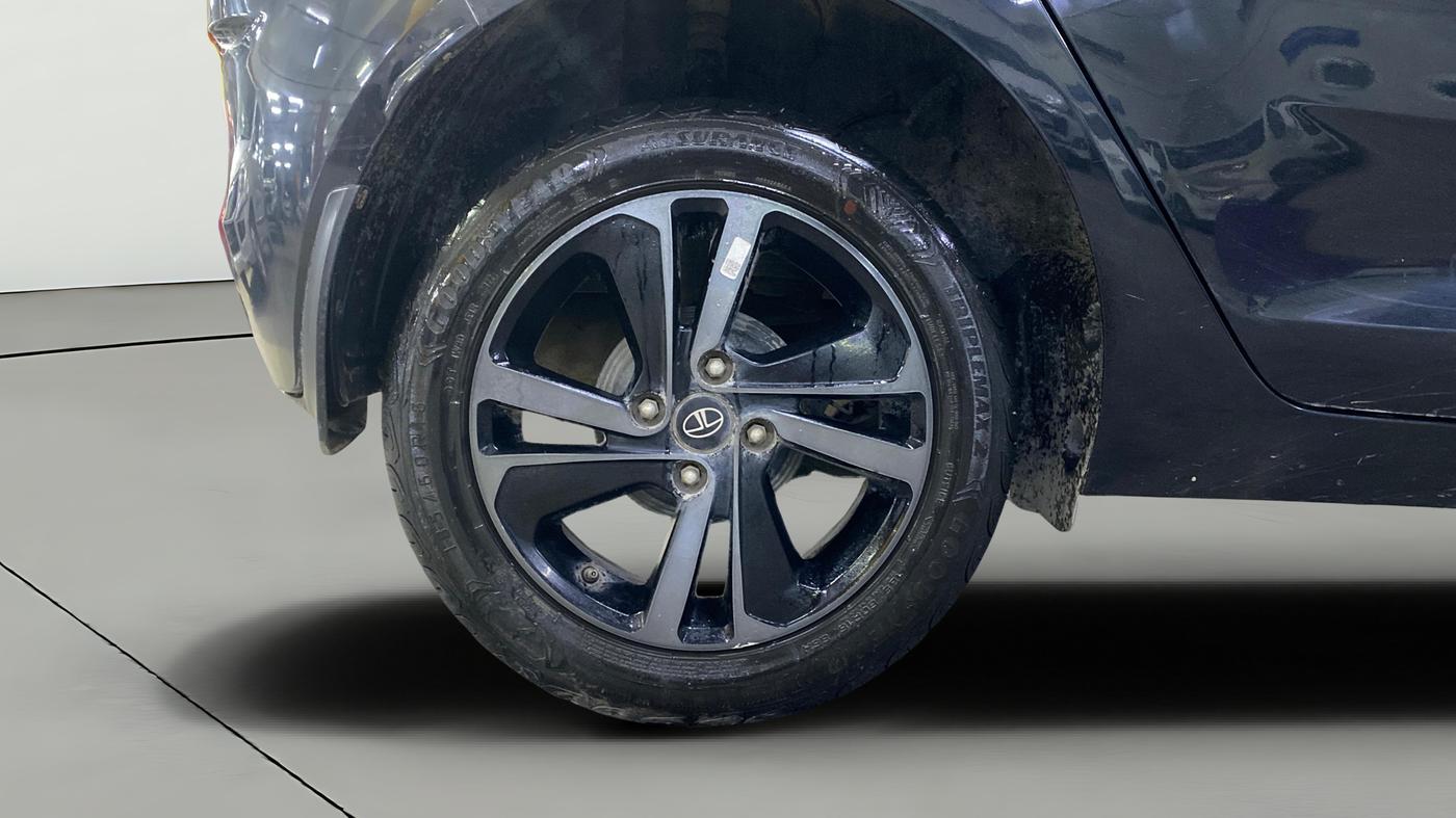 2022 Tata ALTROZ XZA PLUS DARK EDTION, Petrol, Automatic, 10,933 km, Right Rear Wheel
