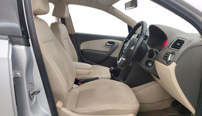 2013 Volkswagen Vento HIGHLINE DIESEL 1.6, Diesel, Manual, 85,883 km, Right Side Front Door Cabin