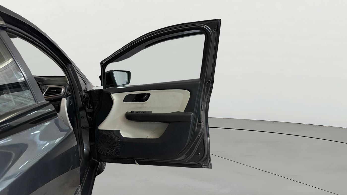 2023 Tata ALTROZ XTA, Petrol, Automatic, 28,205 km, RHS Front Door