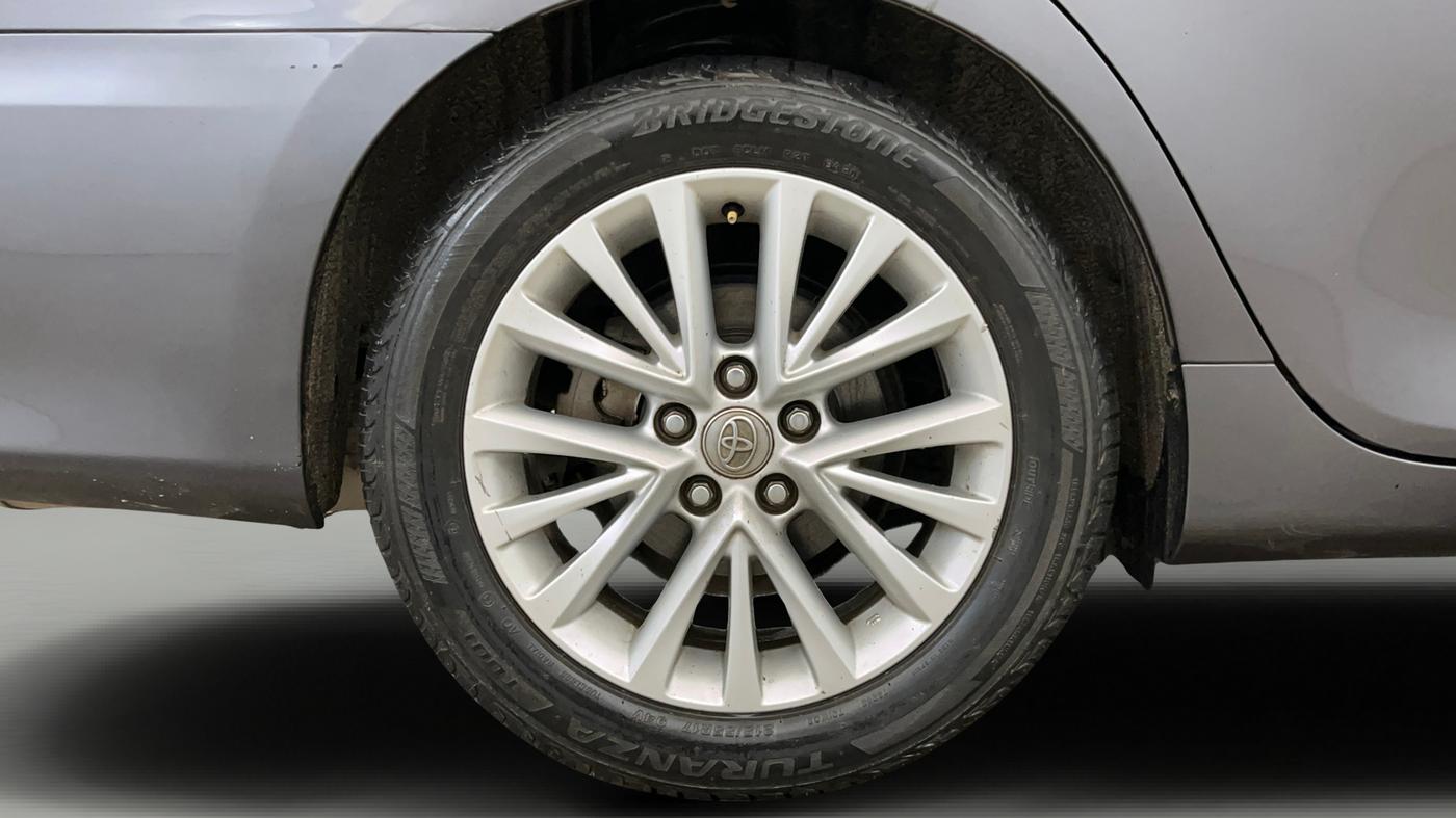 2016 Toyota Camry HYBRID, Hybrid, Automatic, 80,900 km, Right Rear Wheel