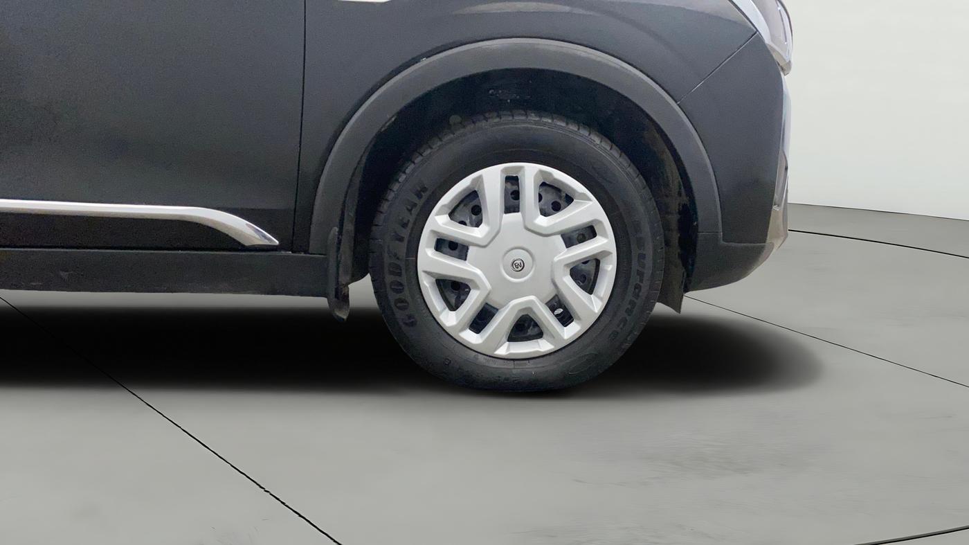 2022 Mahindra XUV300 W4 1.2 PETROL, Petrol, Manual, 40,334 km, Right Front Wheel