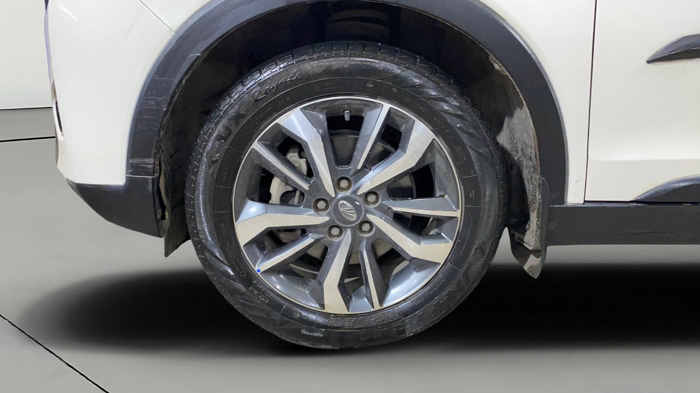 2021 Mahindra XUV300 W8 (O) 1.5 DIESEL AMT, Diesel, Automatic, 60,064 km, Left Front Wheel