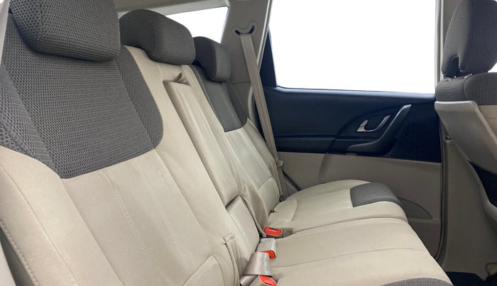 2017 Mahindra XUV500 W6, Diesel, Manual, 25,130 km, Right Side Rear Door Cabin