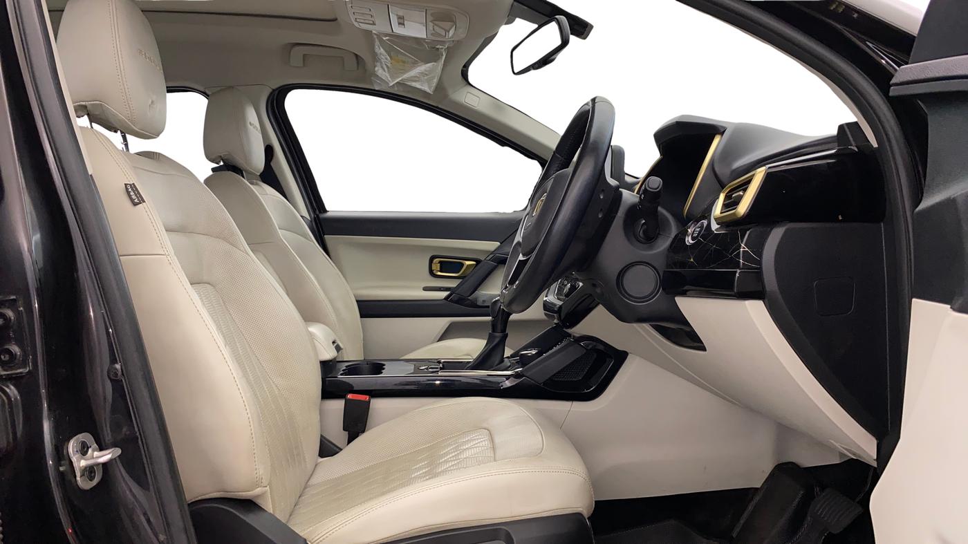 2023 Tata Safari XZA PLUS GOLD, Diesel, Automatic, 39,443 km, Right Side Front Door Cabin