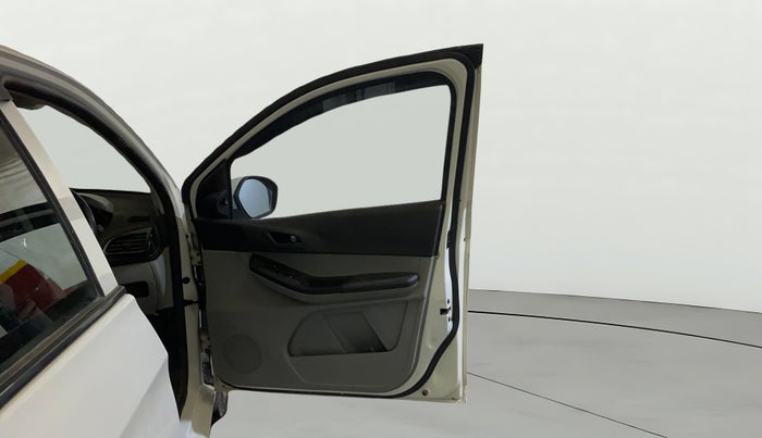 2021 Tata Tiago XT (O) PETROL, Petrol, Manual, 63,689 km, RHS Front Door