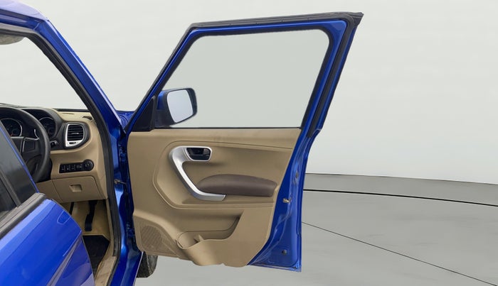 2016 Mahindra TUV300 T8, Diesel, Manual, 89,304 km, RHS Front Door