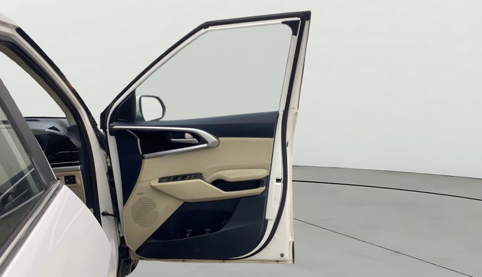 2022 KIA CARENS LUXURY PLUS 1.4 PETROL DCT 7 STR, Petrol, Automatic, 51,950 km, RHS Front Door