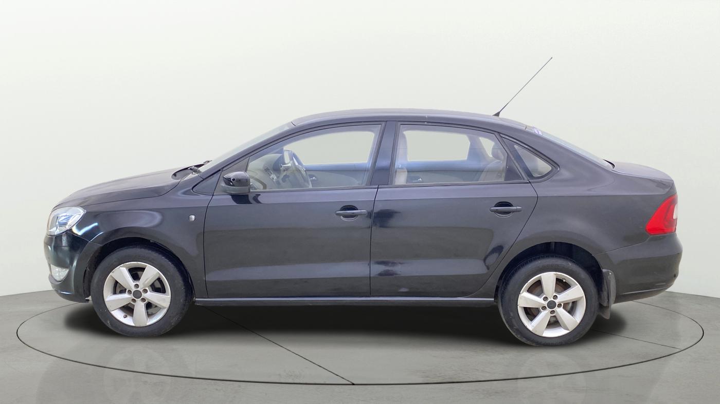 2014 Skoda Rapid ELEGANCE 1.6 MPI MT, Petrol, Manual, 80,416 km, Left Side