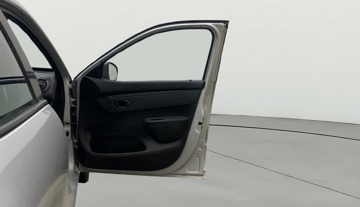 2018 Renault Kwid RXT 1.0 AMT, Petrol, Automatic, 68,300 km, RHS Front Door