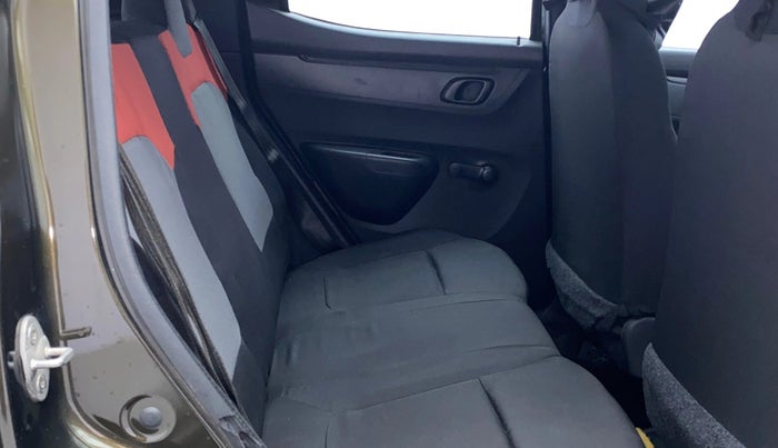 2015 Renault Kwid RXT 0.8 (O), Petrol, Manual, 1,05,206 km, Right Side Rear Door Cabin