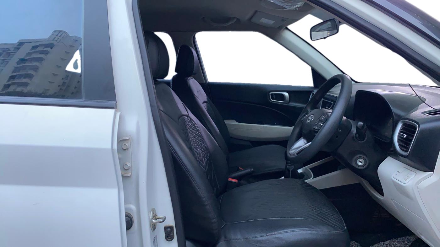 2022 Hyundai VENUE S 1.2, Petrol, Manual, 63,787 km, Right Side Front Door Cabin