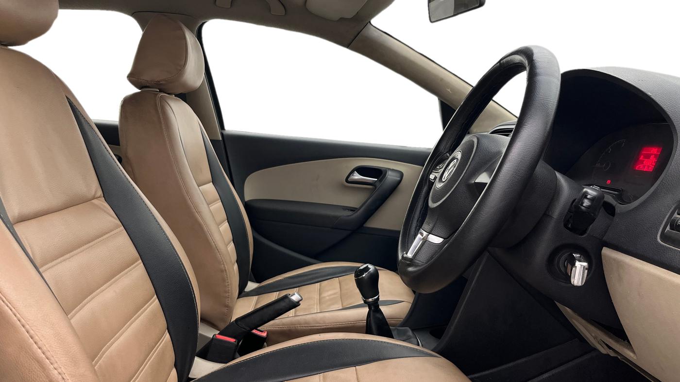 2013 Volkswagen Polo HIGHLINE DIESEL, Diesel, Manual, 1,02,202 km, Right Side Front Door Cabin
