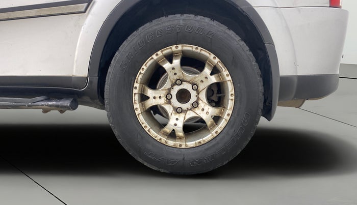 2014 Mahindra XUV500 W6, Diesel, Manual, 1,08,943 km, Left Rear Wheel
