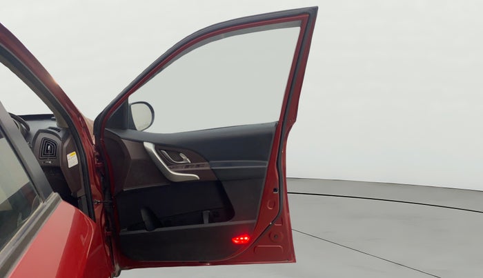 2014 Mahindra XUV500 W8, Diesel, Manual, 85,652 km, RHS Front Door