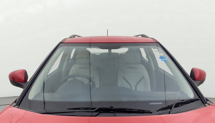 2021 Mahindra XUV300 W6 1.2 PETROL AMT, Petrol, Automatic, 47,970 km, Front Windshield