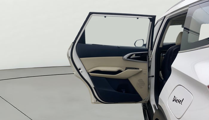 2022 KIA CARENS LUXURY PLUS 1.5 DIESEL AT 7 STR, Diesel, Automatic, 1,22,983 km, LHS Rear Door