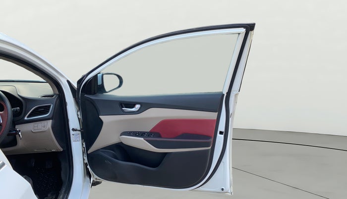 2018 Hyundai Verna 1.4 EX PETROL, Petrol, Manual, 1,09,063 km, RHS Front Door