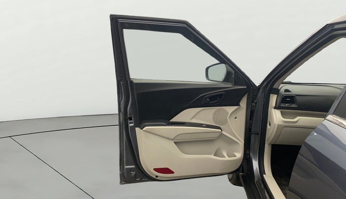 2022 Mahindra XUV300 W6 1.2 PETROL, Petrol, Manual, 18,846 km, LHS Front Door
