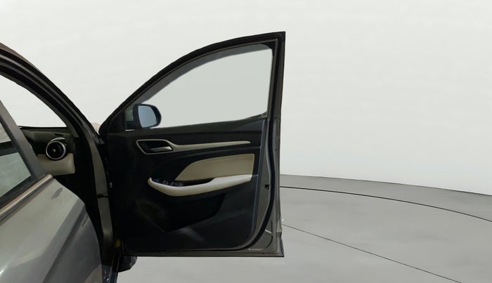 2024 MG ASTOR Sprint 1.5 MT (Ivory), Petrol, Manual, 24,544 km, RHS Front Door