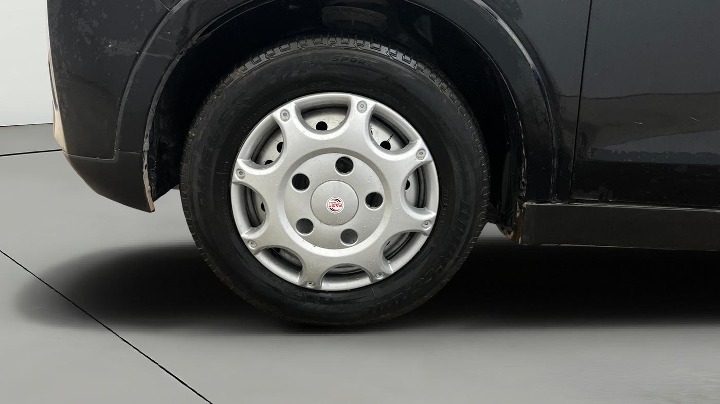 2021 Mahindra XUV300 W4 1.2 PETROL, Petrol, Manual, 63,929 km, Left Front Wheel