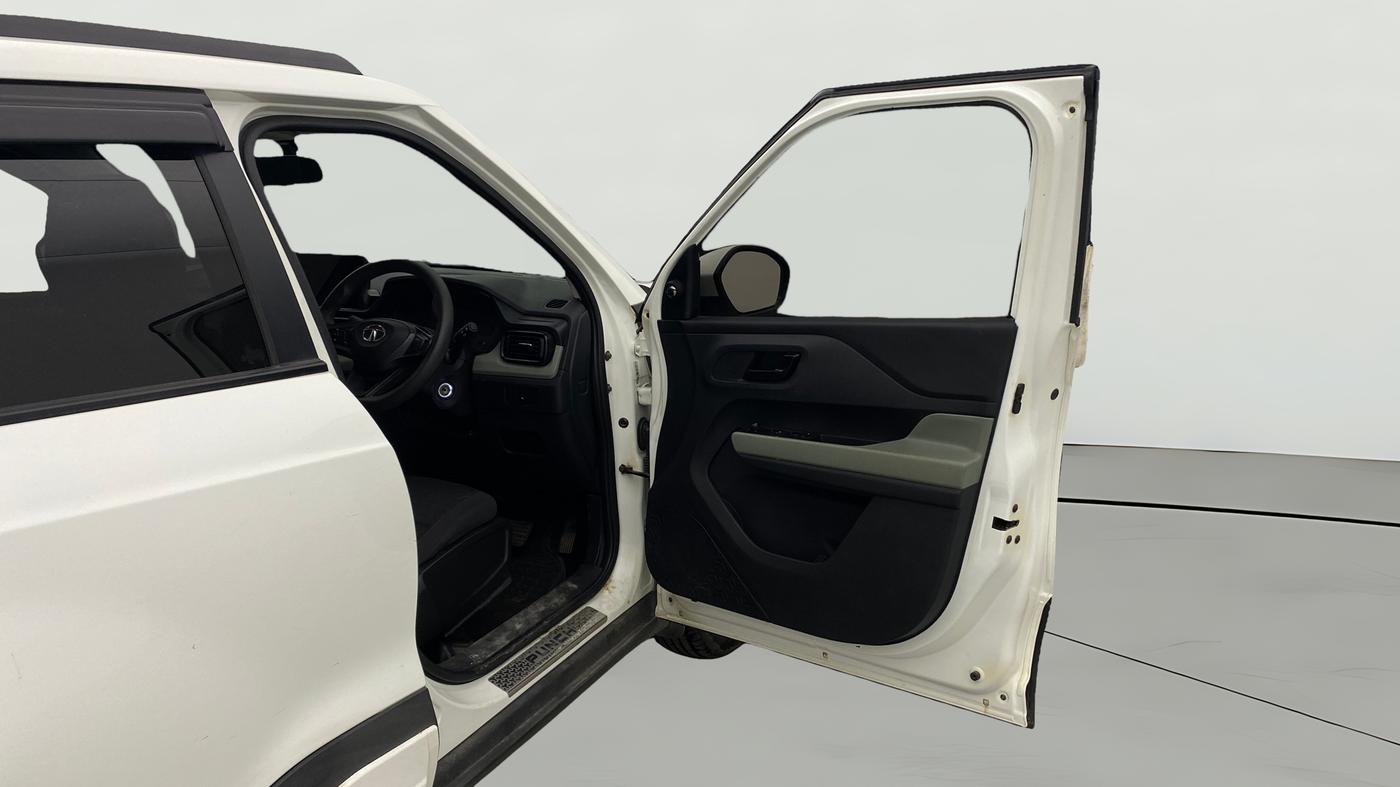 2023 Tata PUNCH ADVENTURE AMT, Petrol, Automatic, 26,554 km, RHS Front Door