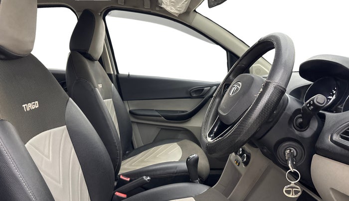 2019 Tata Tiago XZ PETROL, Petrol, Manual, 1,06,289 km, Right Side Front Door Cabin