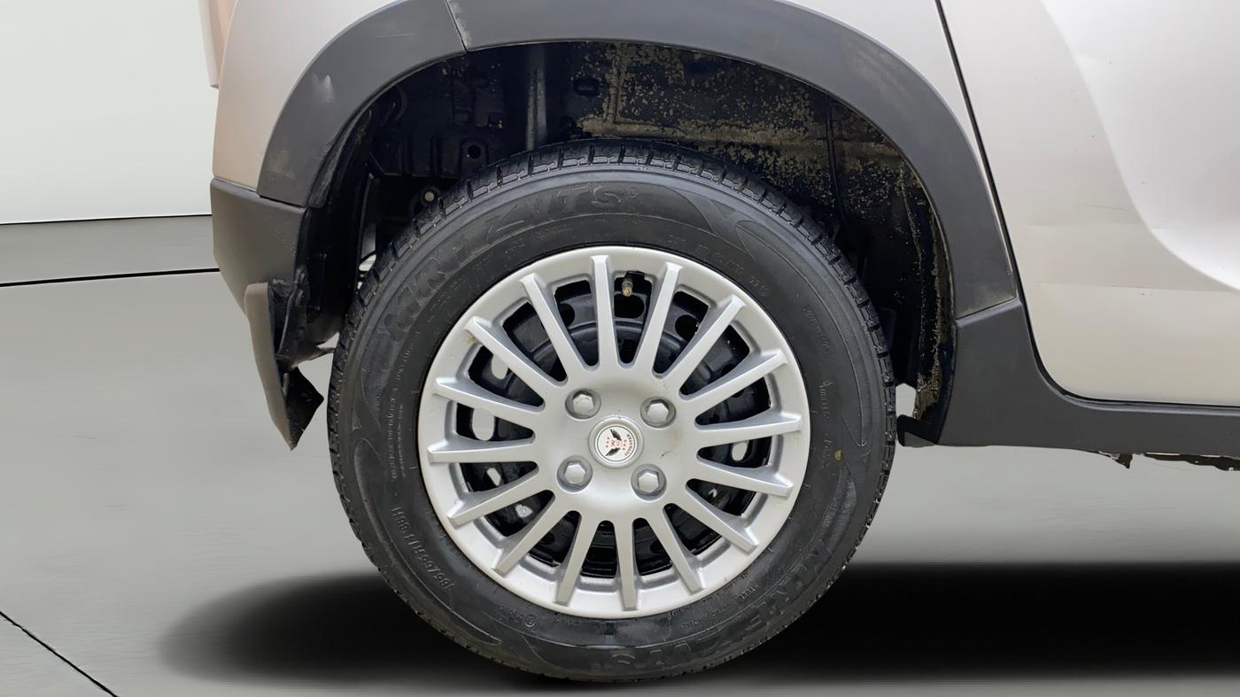 2016 Mahindra Kuv100 K4 PLUS 6 STR, Petrol, Manual, 70,946 km, Right Rear Wheel