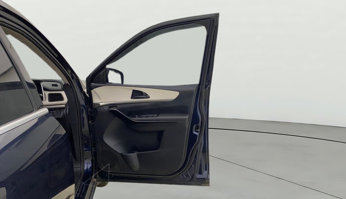 2022 Mahindra XUV700 AX 5 P MT 5 STR, Petrol, Manual, 72,134 km, RHS Front Door