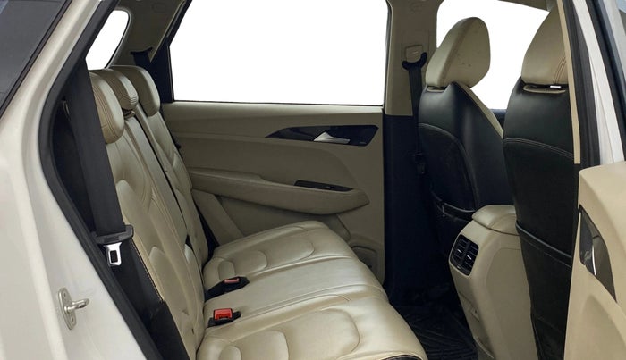 2022 MG HECTOR SHARP 1.5 PETROL CVT, Petrol, Automatic, 33,533 km, Right Side Rear Door Cabin