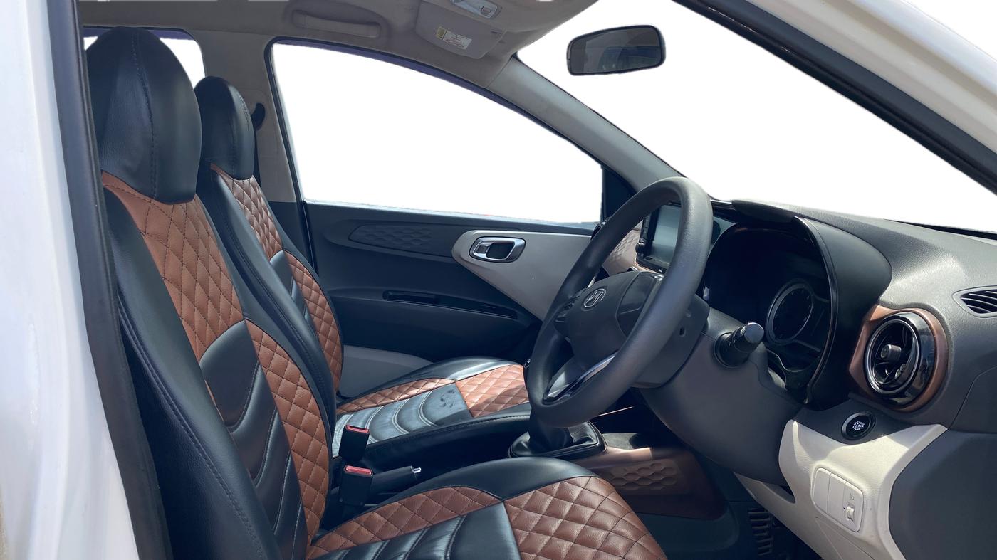 2020 Hyundai AURA SX 1.2, Petrol, Manual, 1,32,585 km, Right Side Front Door Cabin