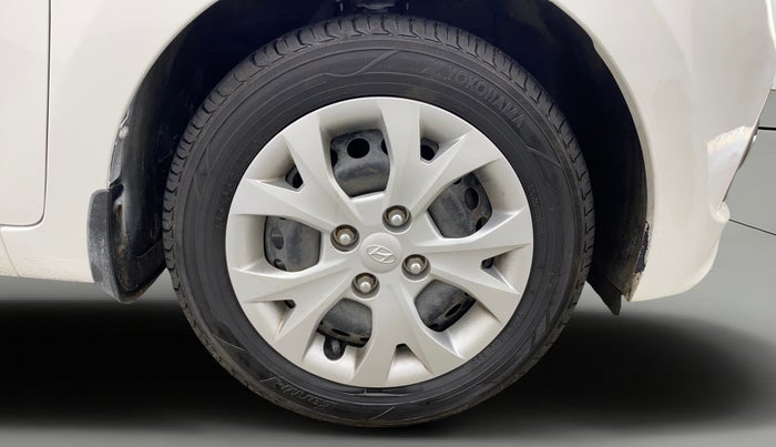 2016 Hyundai Grand i10 MAGNA AT 1.2 KAPPA VTVT, Petrol, Automatic, 45,810 km, Right Front Wheel