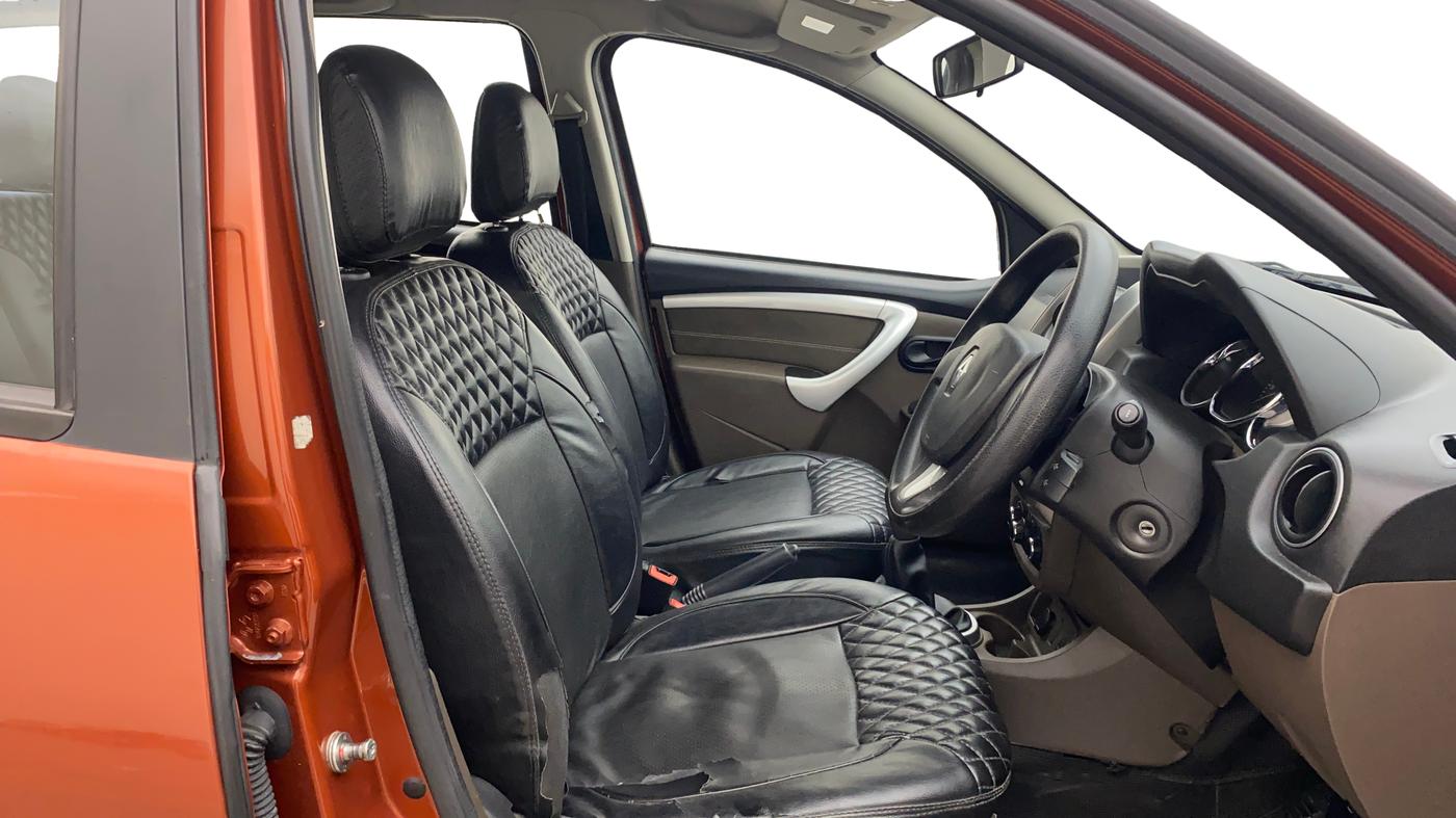 2018 Renault Duster 85 PS RXS MT DIESEL, Diesel, Manual, 1,09,227 km, Right Side Front Door Cabin
