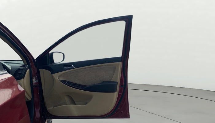 2015 Hyundai Verna FLUIDIC 1.6 CRDI EX, Diesel, Manual, 1,08,808 km, RHS Front Door