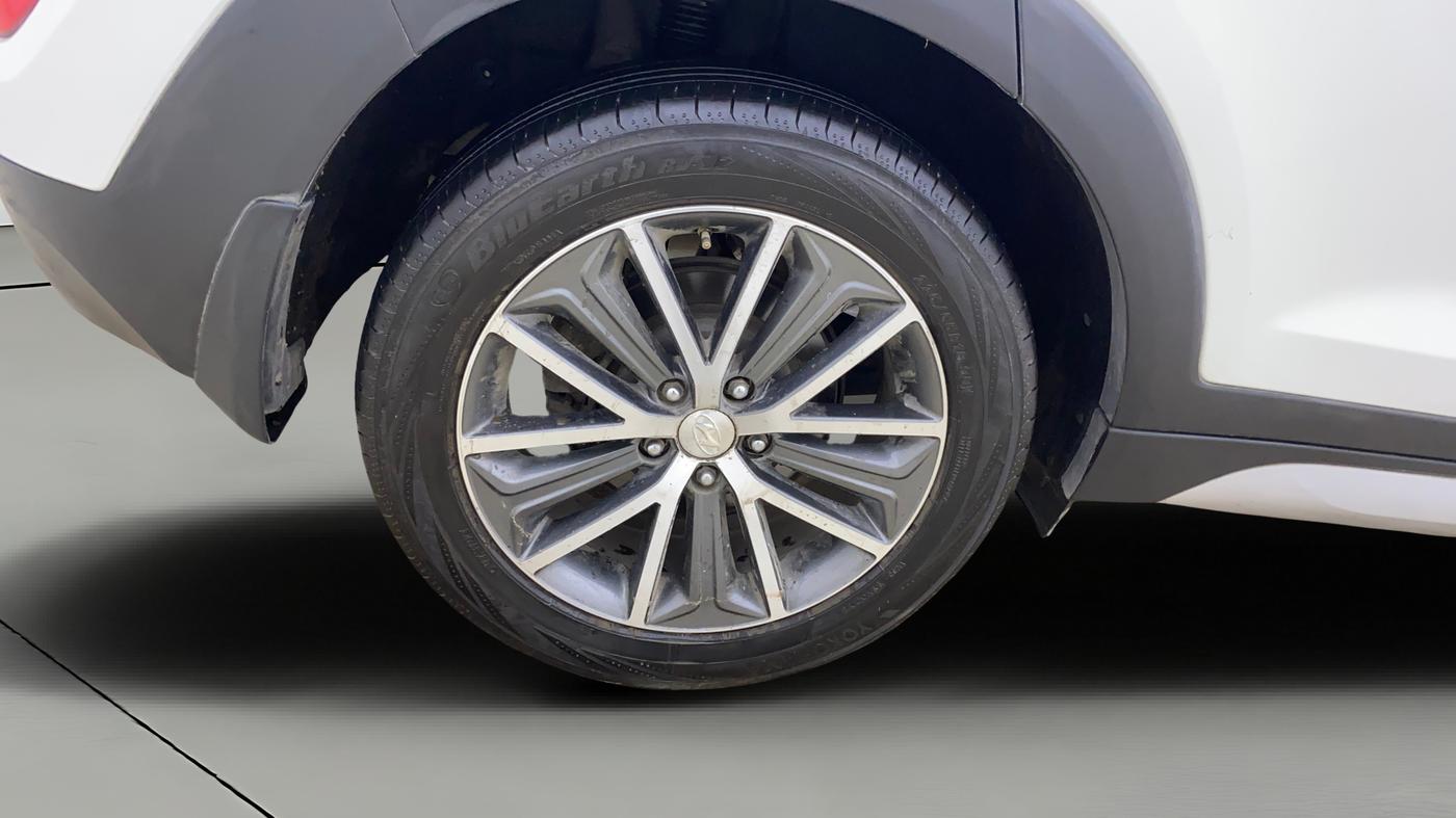 2018 Hyundai Tucson 2WD AT GL DIESEL
, Diesel, Automatic, 1,44,084 km, Right Rear Wheel
