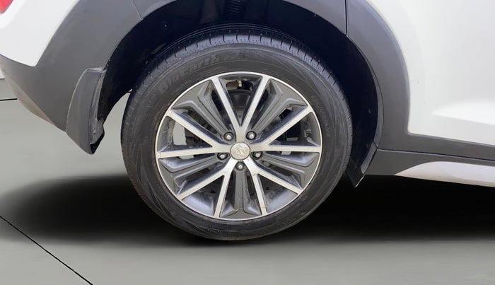 2018 Hyundai Tucson 2WD AT GL DIESEL
, Diesel, Automatic, 1,44,084 km, Right Rear Wheel