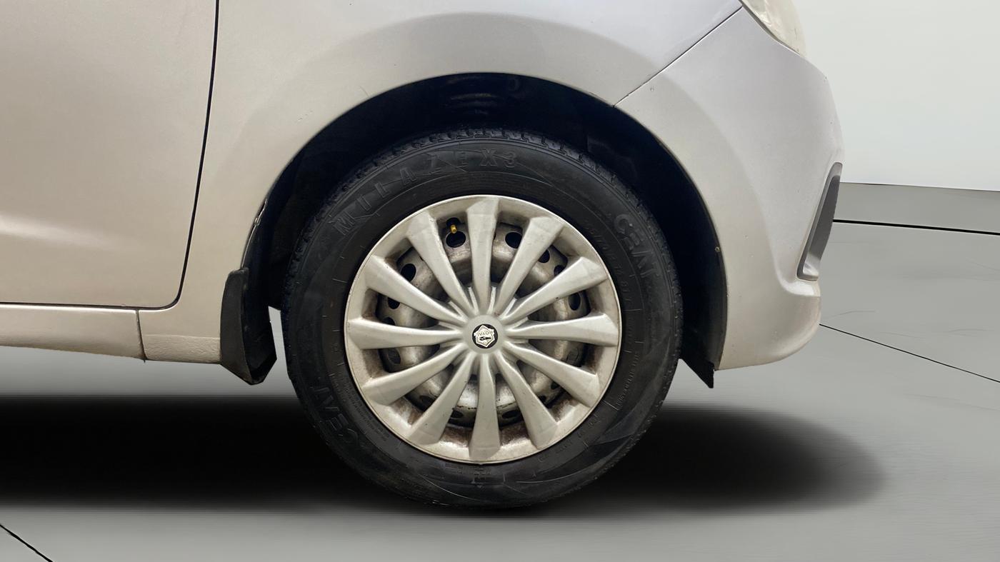 2015 Hyundai Xcent BASE 1.1, Diesel, Manual, 1,09,175 km, Right Front Wheel