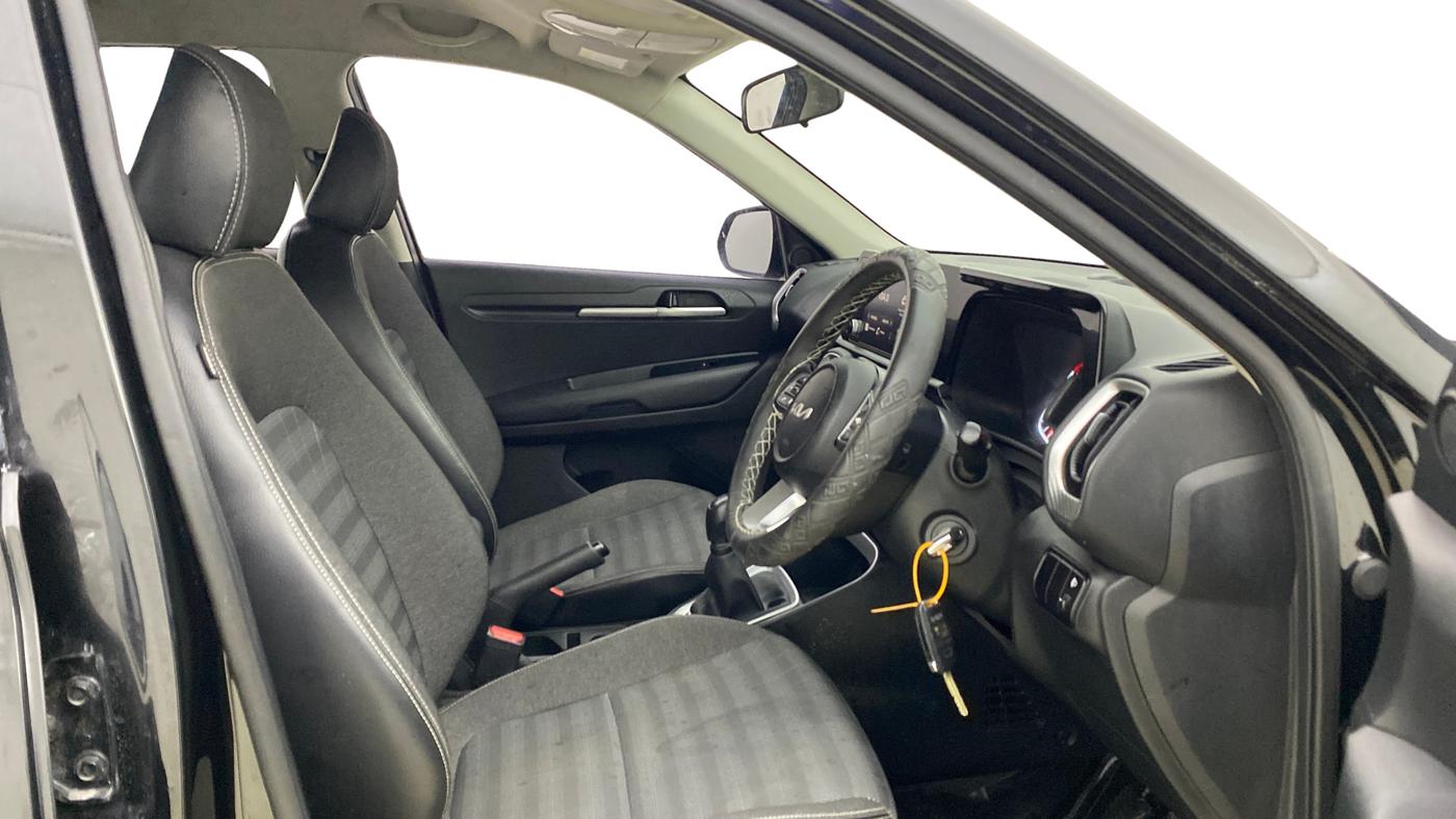 2022 KIA SONET HTK PLUS 1.2, Petrol, Manual, 33,404 km, Right Side Front Door Cabin